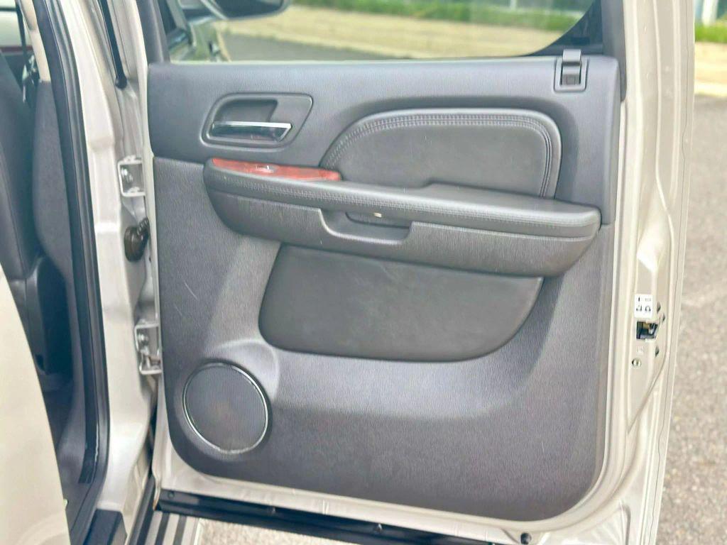 used 2008 Cadillac Escalade ESV car, priced at $10,298