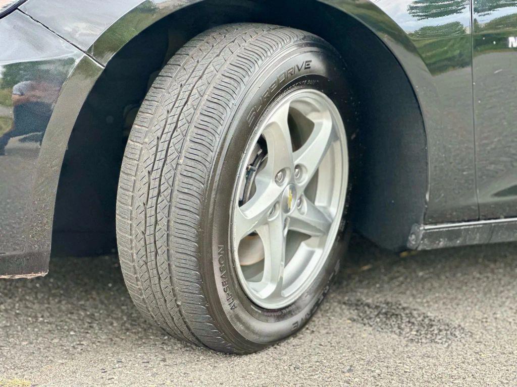 used 2018 Chevrolet Malibu car, priced at $8,998