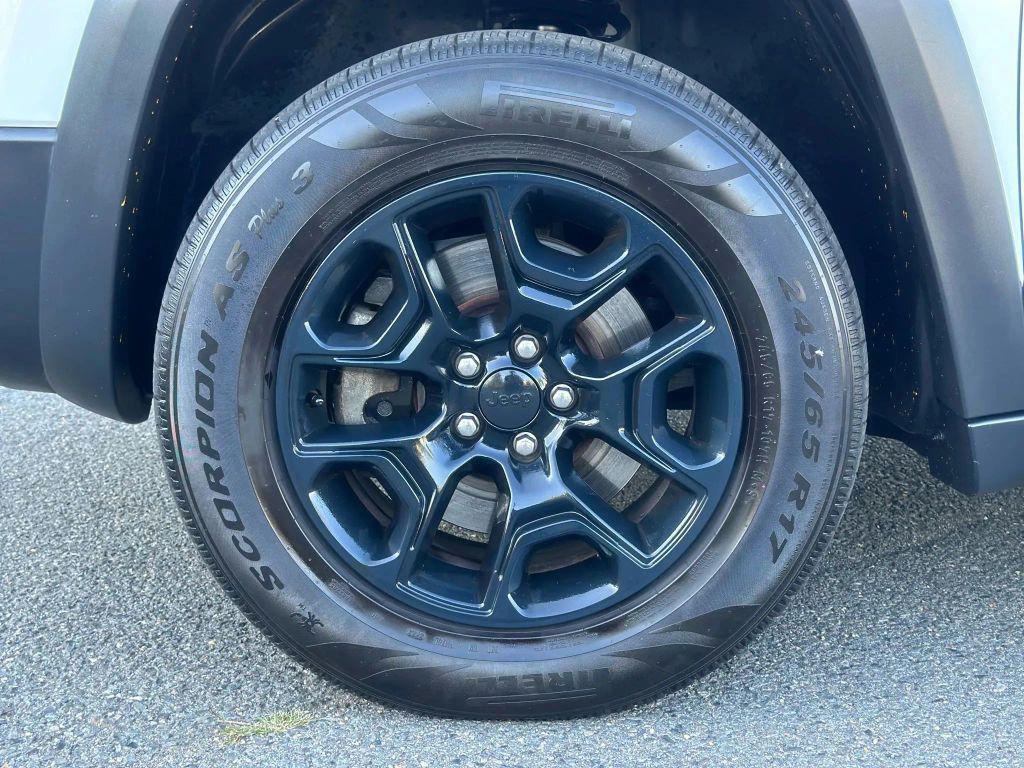 used 2020 Jeep Cherokee car, priced at $13,890