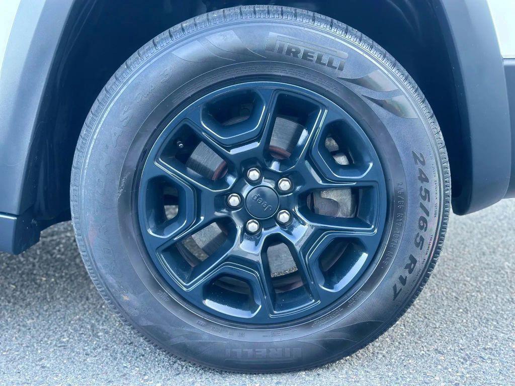 used 2020 Jeep Cherokee car, priced at $13,890