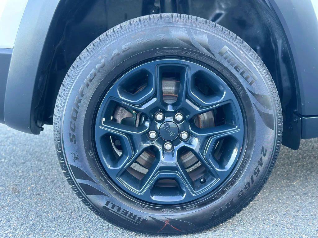 used 2020 Jeep Cherokee car, priced at $13,890