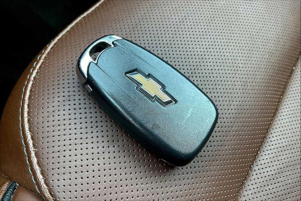 used 2021 Chevrolet Traverse car, priced at $33,339