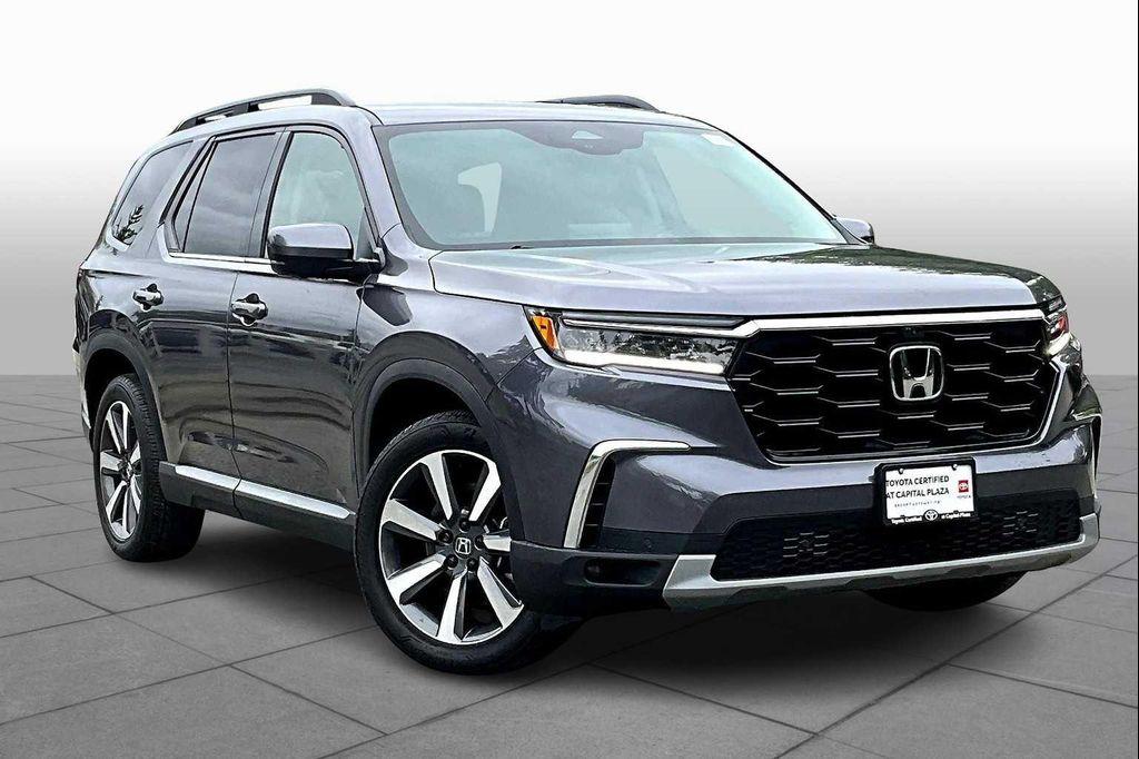 used 2025 Honda Pilot car, priced at $46,666