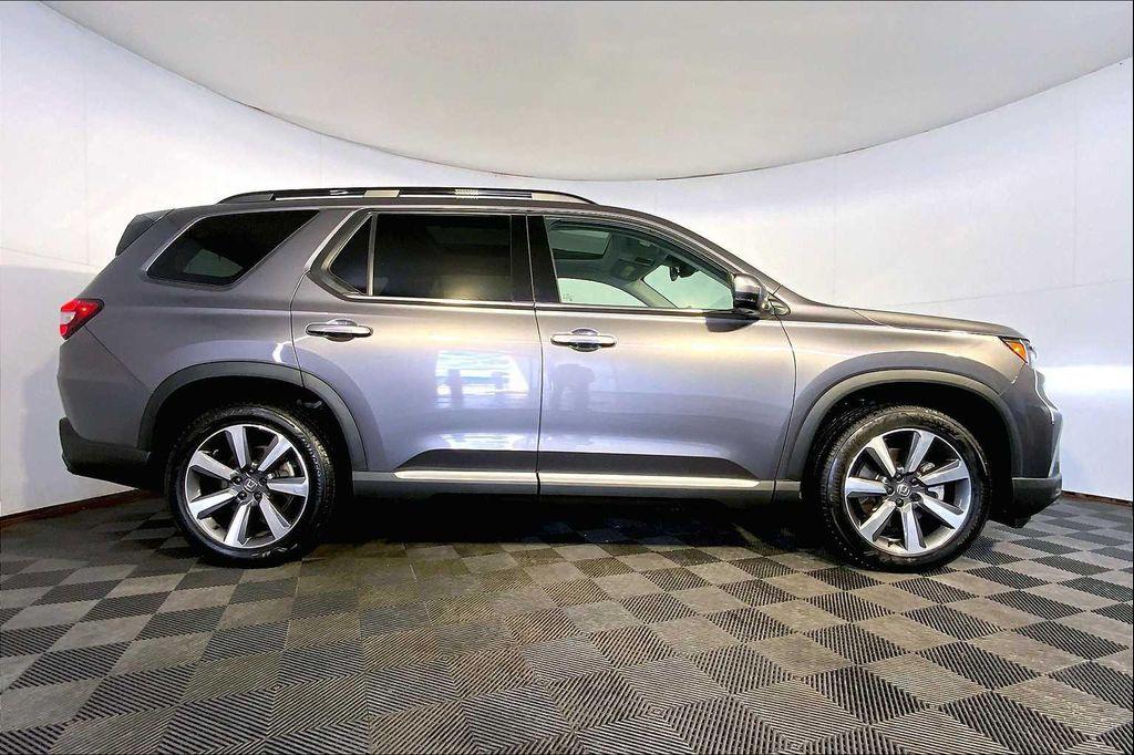 used 2025 Honda Pilot car, priced at $46,666