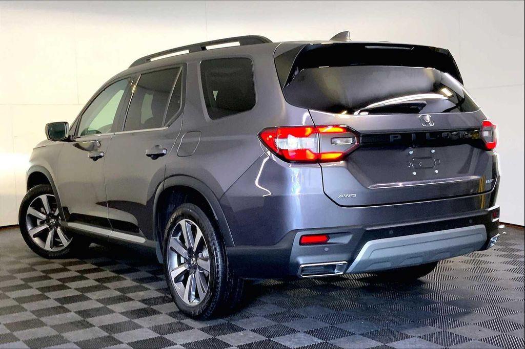 used 2025 Honda Pilot car, priced at $46,666