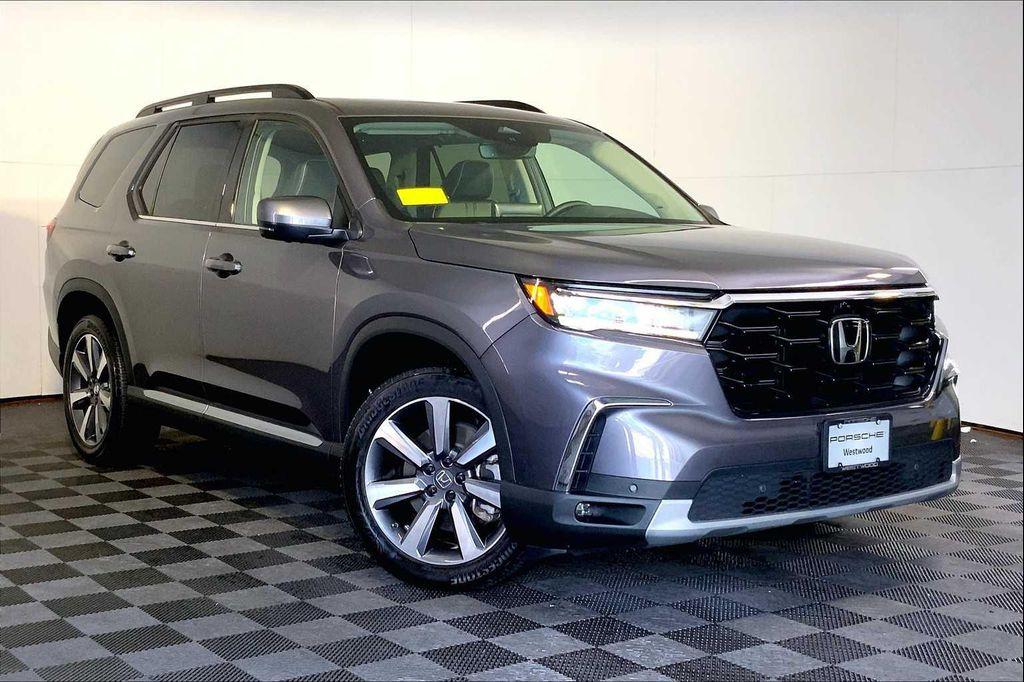 used 2025 Honda Pilot car, priced at $46,666