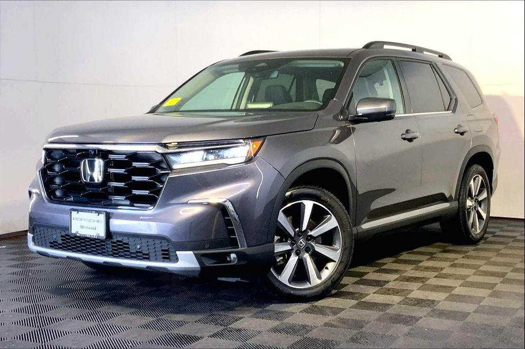 used 2025 Honda Pilot car, priced at $46,666