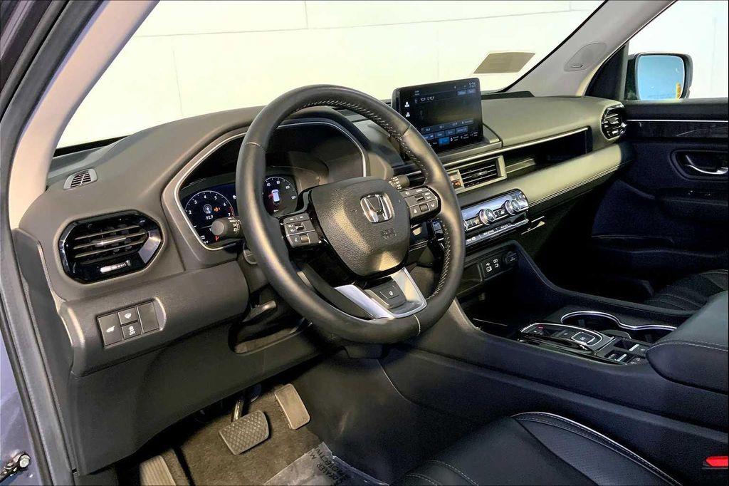 used 2025 Honda Pilot car, priced at $46,666