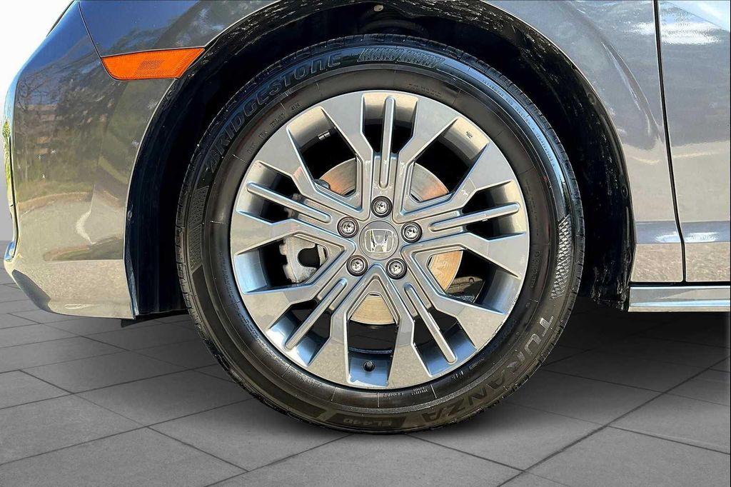 used 2025 Honda Odyssey car, priced at $41,000