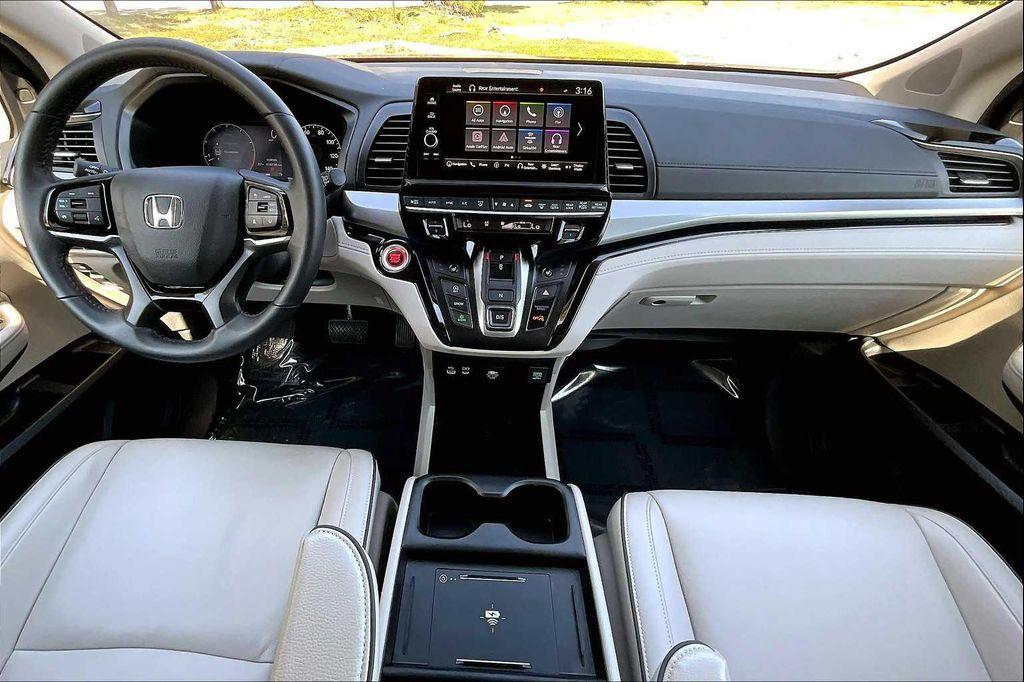 used 2025 Honda Odyssey car, priced at $41,000