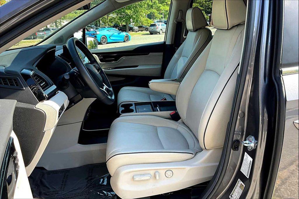 used 2025 Honda Odyssey car, priced at $41,000