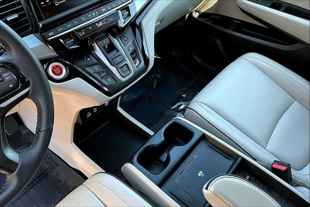 used 2025 Honda Odyssey car, priced at $41,000