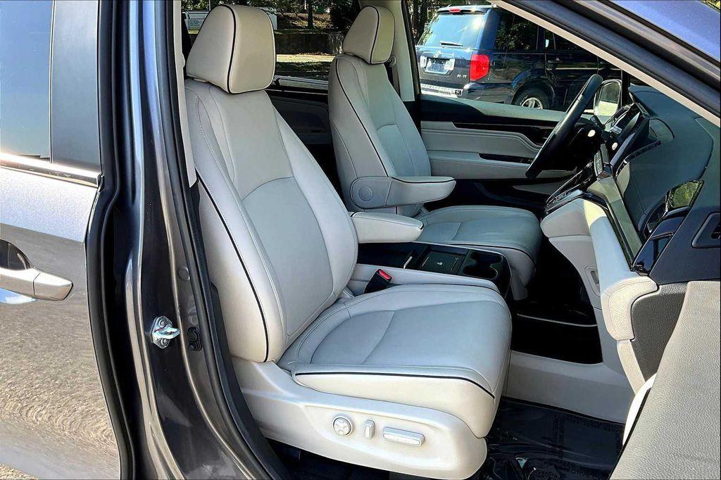 used 2025 Honda Odyssey car, priced at $41,000
