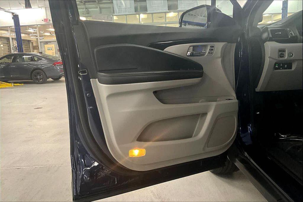 used 2021 Honda Pilot car, priced at $29,398