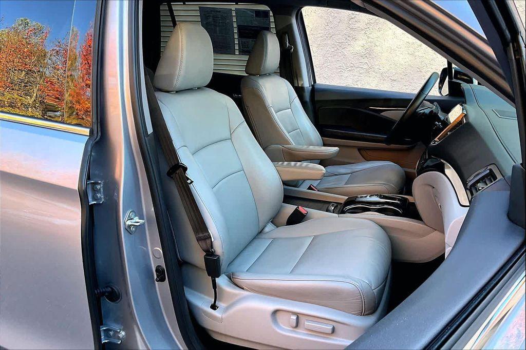 used 2021 Honda Pilot car, priced at $27,000