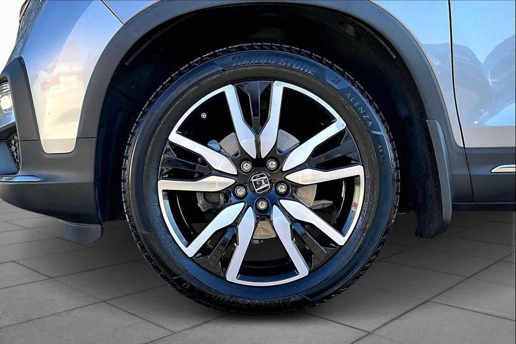 used 2021 Honda Pilot car, priced at $27,000