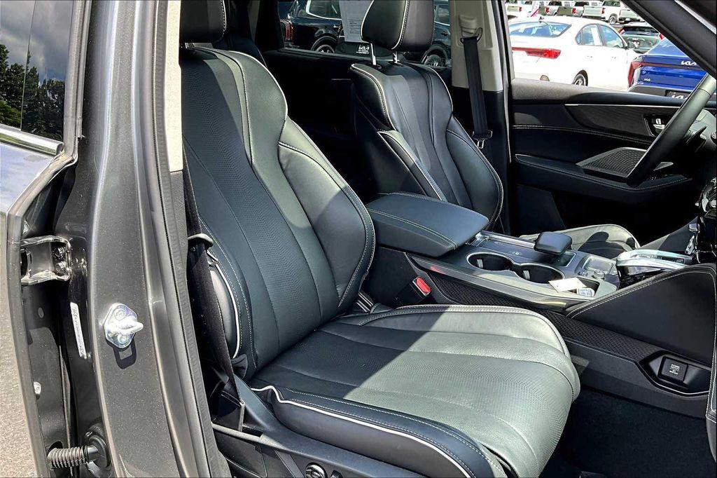 used 2023 Acura MDX car, priced at $45,527