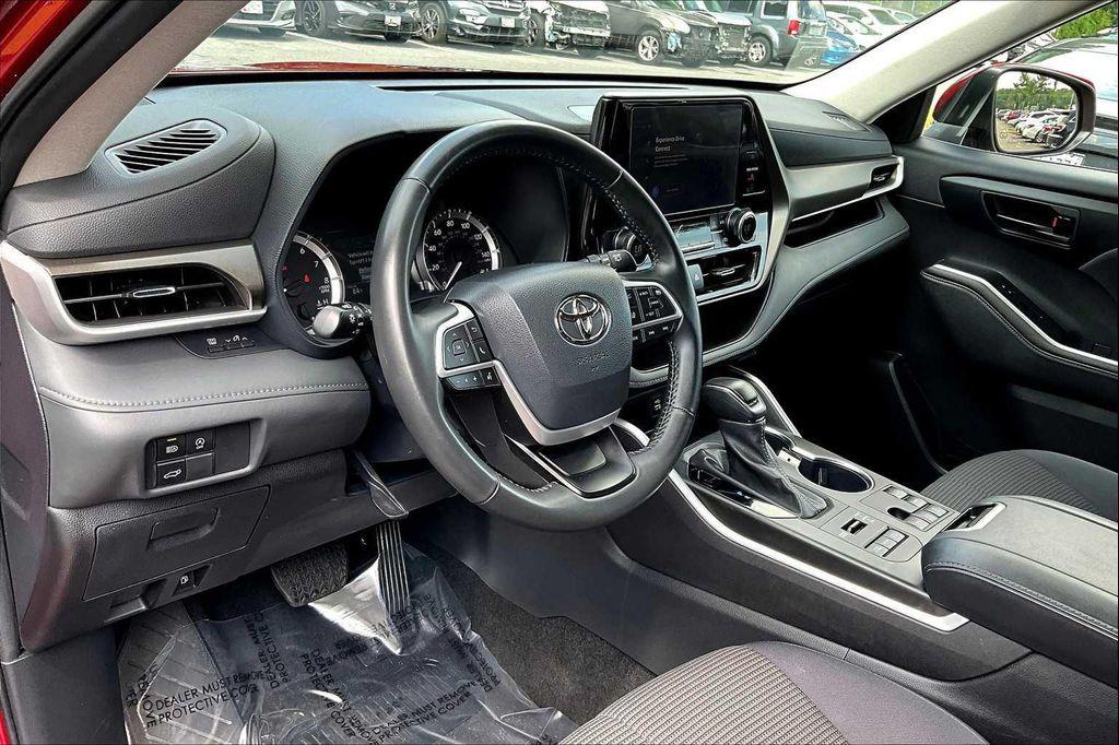 used 2024 Toyota Highlander car, priced at $38,702