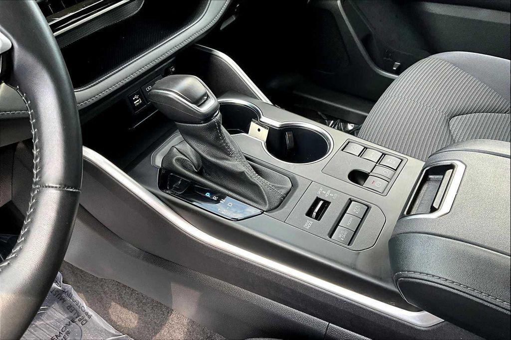 used 2024 Toyota Highlander car, priced at $38,702