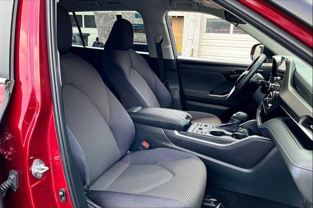 used 2024 Toyota Highlander car, priced at $38,702
