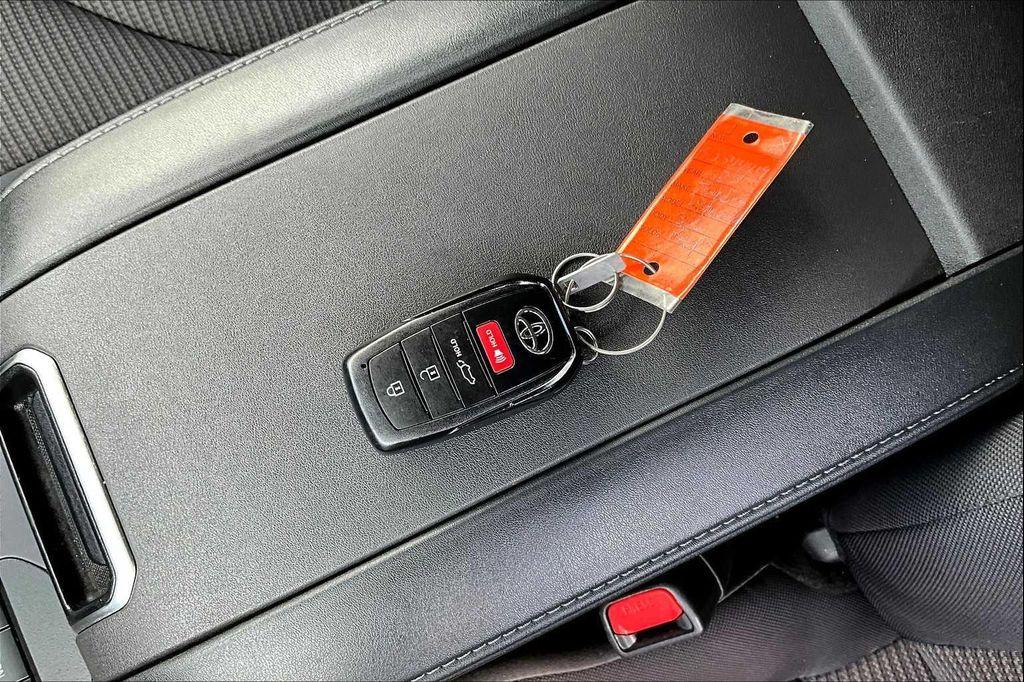 used 2024 Toyota Highlander car, priced at $38,702