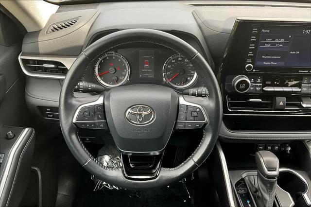 used 2021 Toyota Highlander car, priced at $30,690