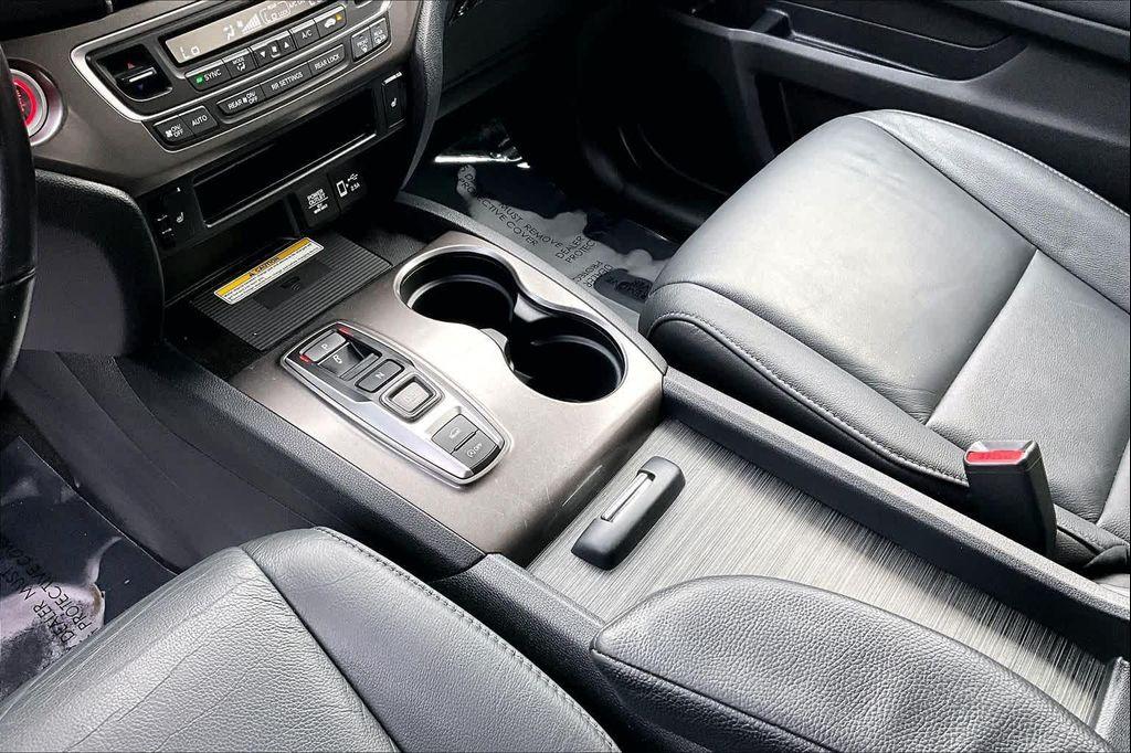 used 2022 Honda Pilot car, priced at $28,000