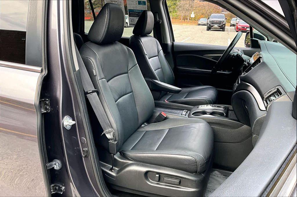 used 2022 Honda Pilot car, priced at $28,000