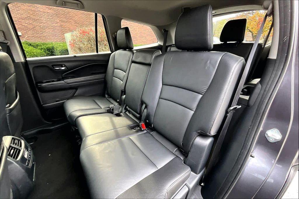 used 2022 Honda Pilot car, priced at $28,000