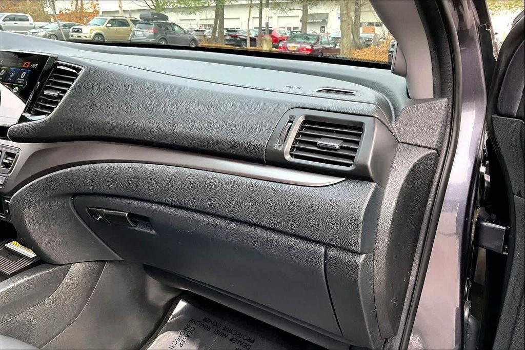 used 2022 Honda Pilot car, priced at $28,000