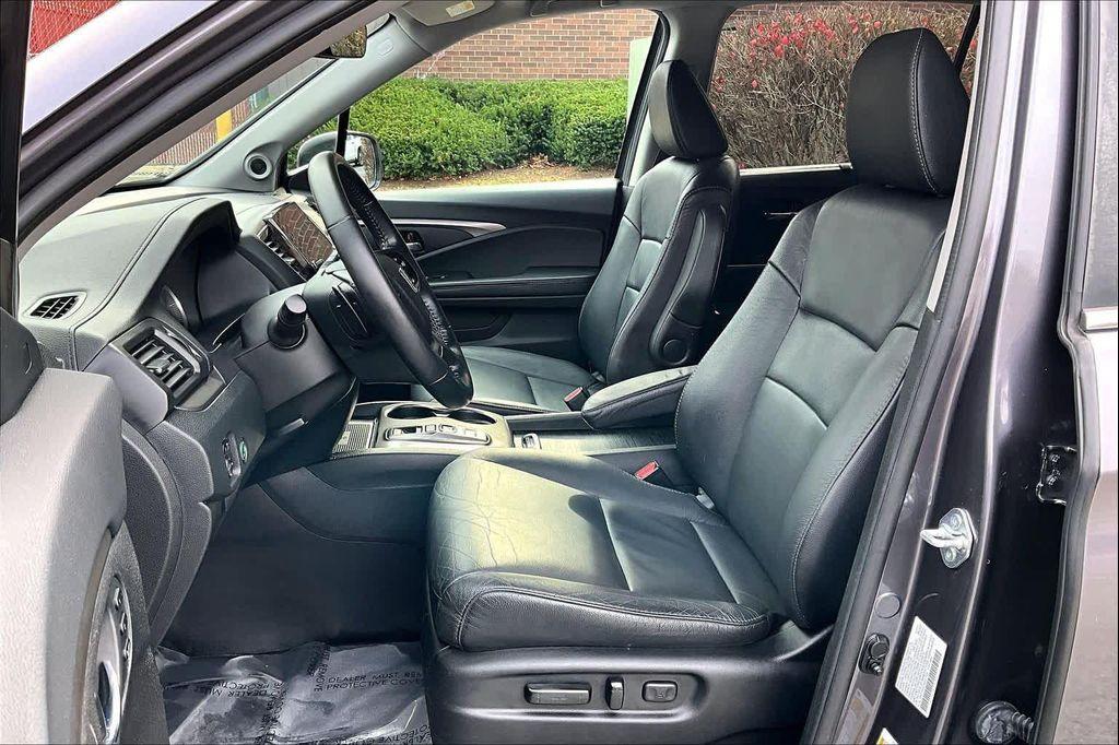 used 2022 Honda Pilot car, priced at $28,000