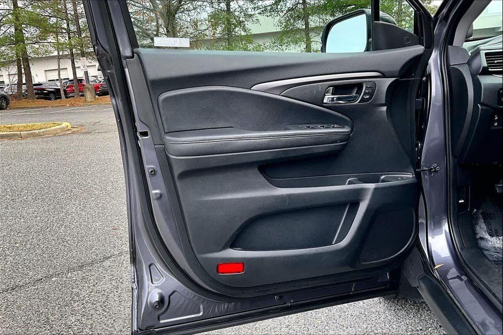 used 2022 Honda Pilot car, priced at $28,000