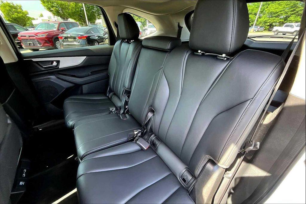 used 2023 Acura MDX car, priced at $39,250