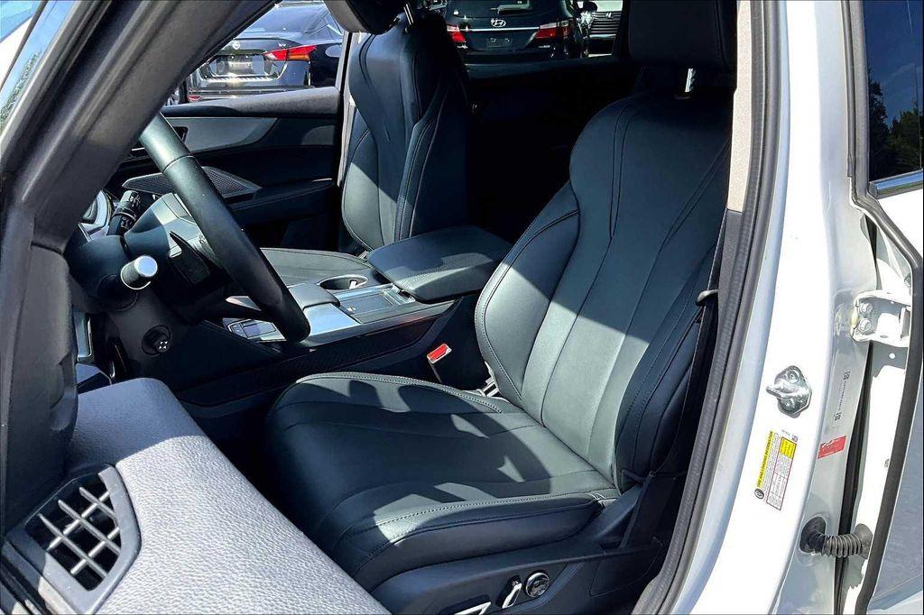 used 2023 Acura MDX car, priced at $39,250