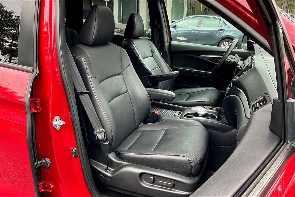 used 2023 Honda Passport car, priced at $31,900