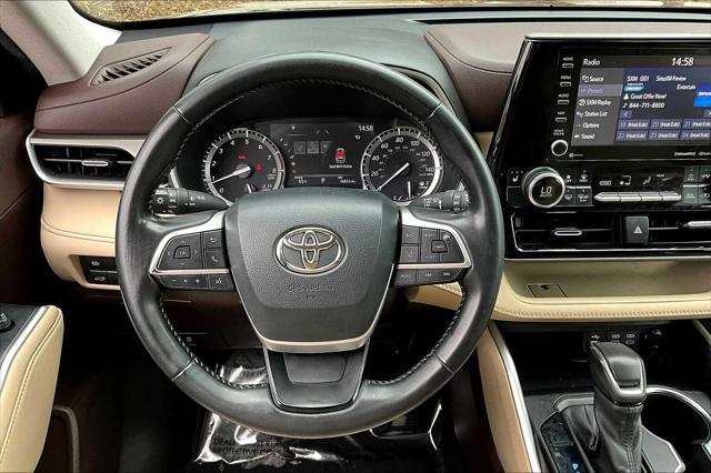 used 2022 Toyota Highlander car, priced at $35,484