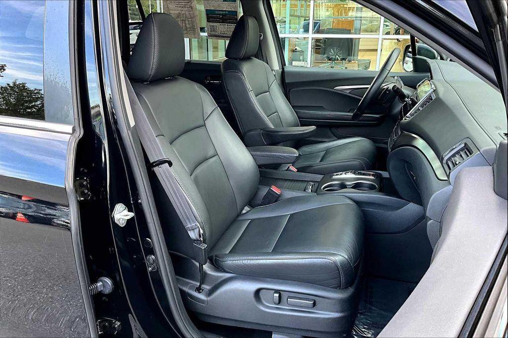 used 2022 Honda Pilot car, priced at $33,000
