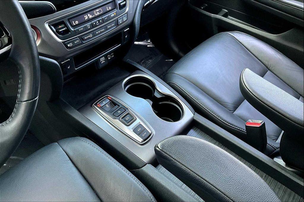 used 2022 Honda Pilot car, priced at $33,000