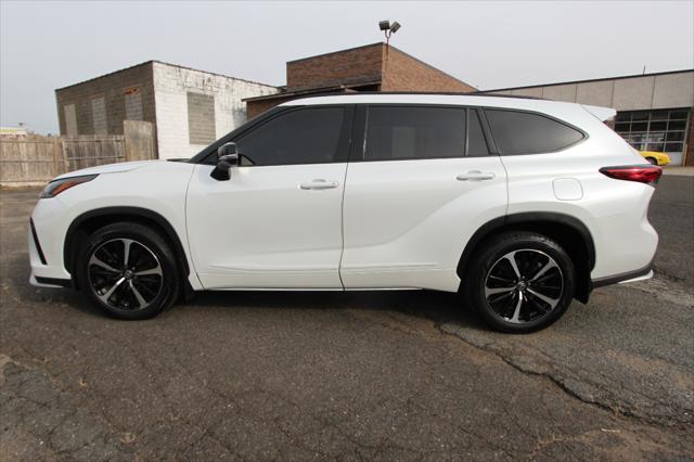 used 2022 Toyota Highlander car, priced at $41,995