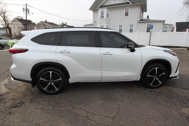 used 2022 Toyota Highlander car, priced at $41,995