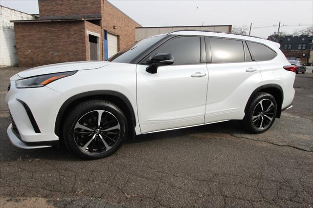 used 2022 Toyota Highlander car, priced at $41,995