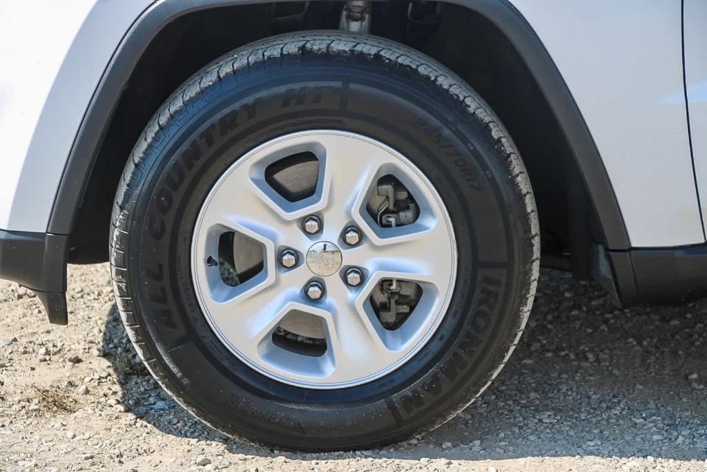 used 2017 Jeep Grand Cherokee car, priced at $11,977