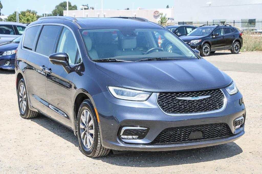 used 2021 Chrysler Pacifica Hybrid car, priced at $23,742