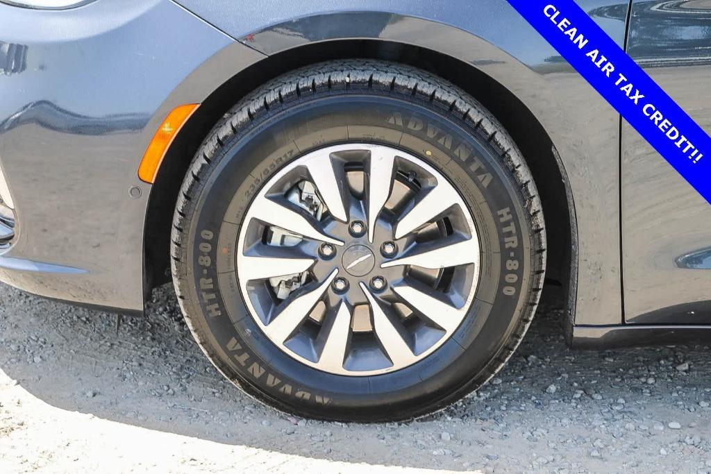 used 2021 Chrysler Pacifica Hybrid car, priced at $21,445