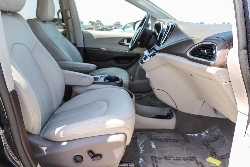 used 2021 Chrysler Pacifica Hybrid car, priced at $23,742