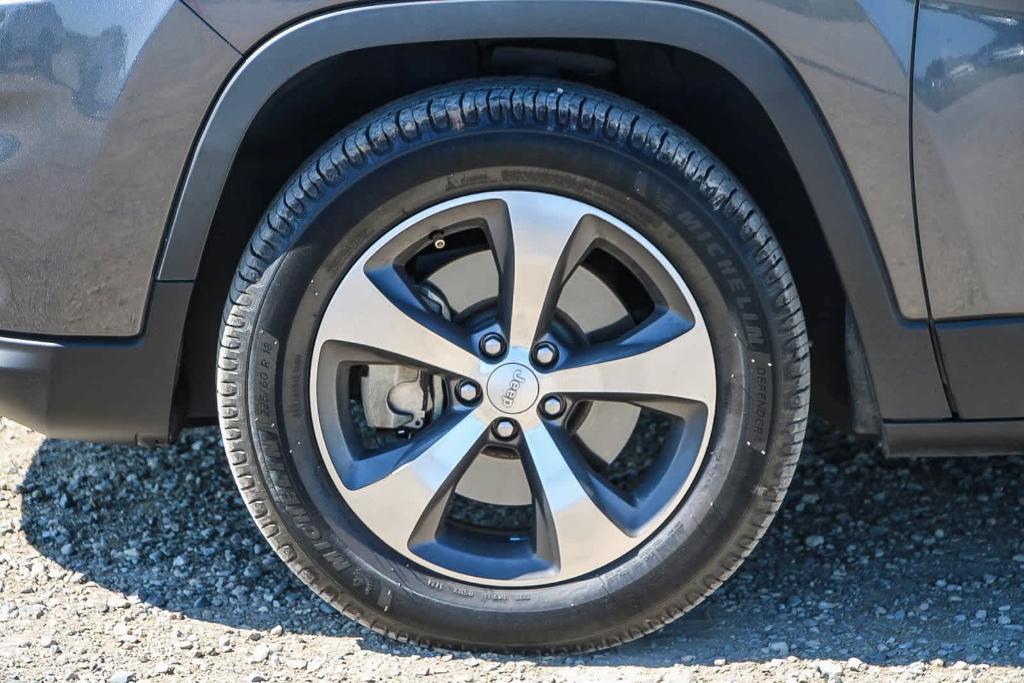 used 2019 Jeep Cherokee car, priced at $17,384