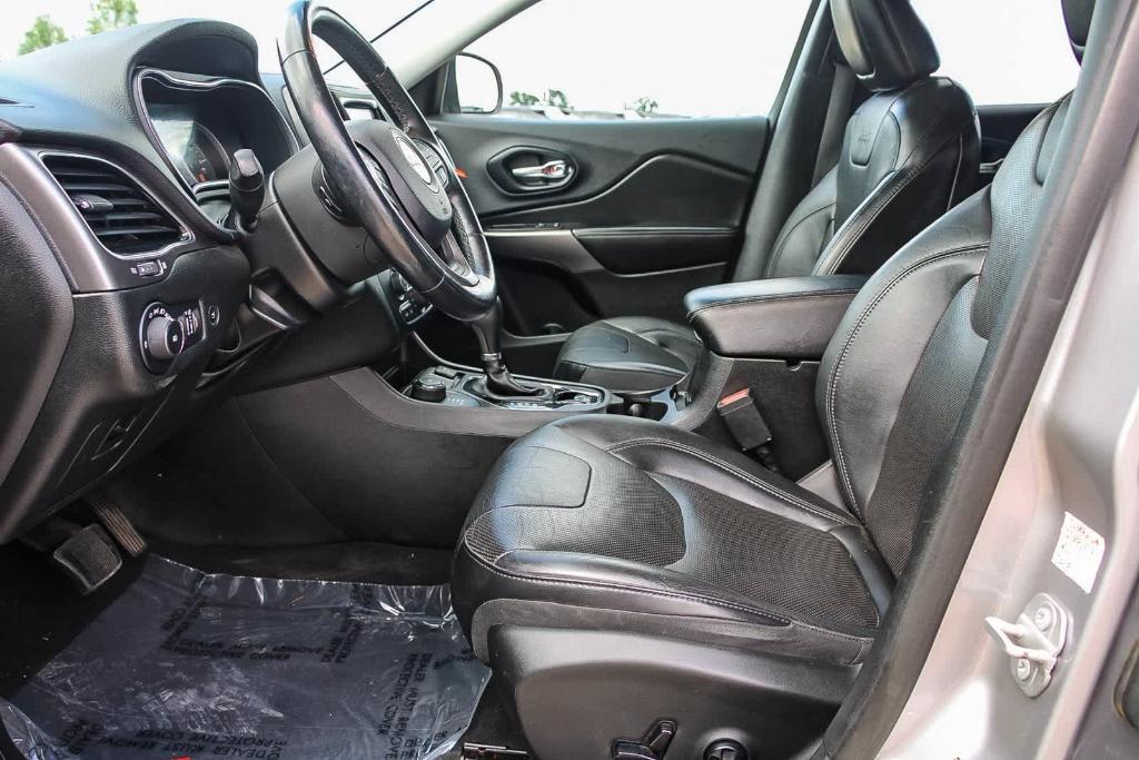 used 2019 Jeep Cherokee car, priced at $15,056