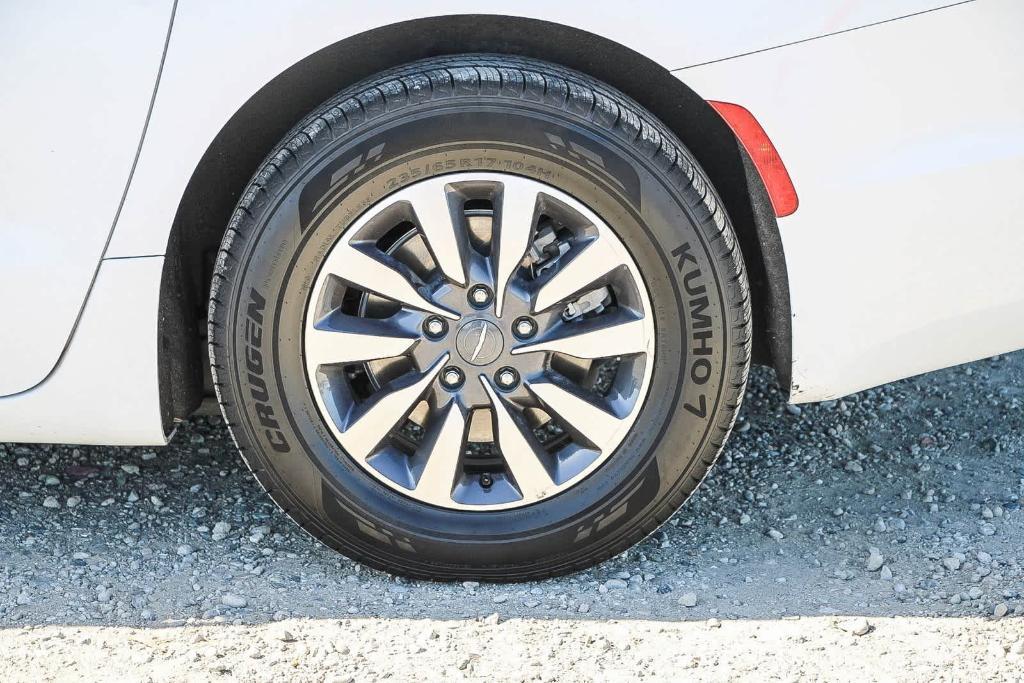 used 2023 Chrysler Pacifica Hybrid car, priced at $25,039