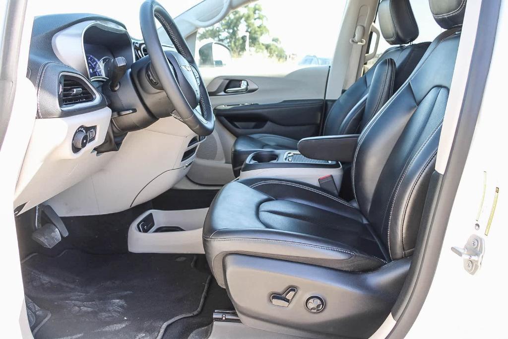used 2023 Chrysler Pacifica Hybrid car, priced at $25,039