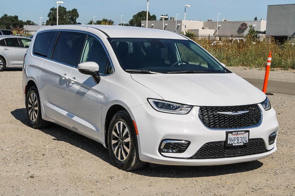 used 2023 Chrysler Pacifica Hybrid car, priced at $25,039